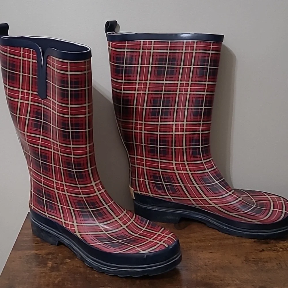 Bit & Bridle Red & Navy Blue Plaid Rain Boots with Navy Trim size 10